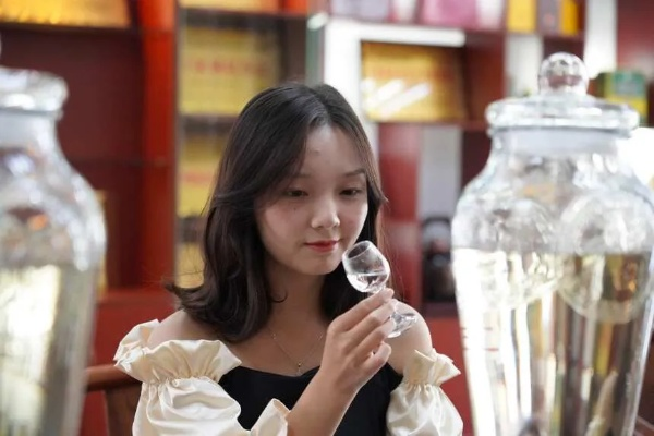 小酒妹白酒—品味中的小确幸，了解一下？