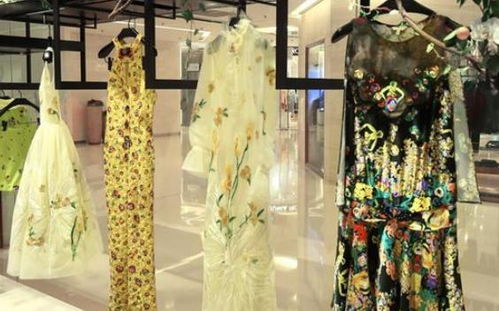 中国陶瓷元素在现代服装设计中的魅力演绎—探寻陶瓷衣服品牌的独特风采