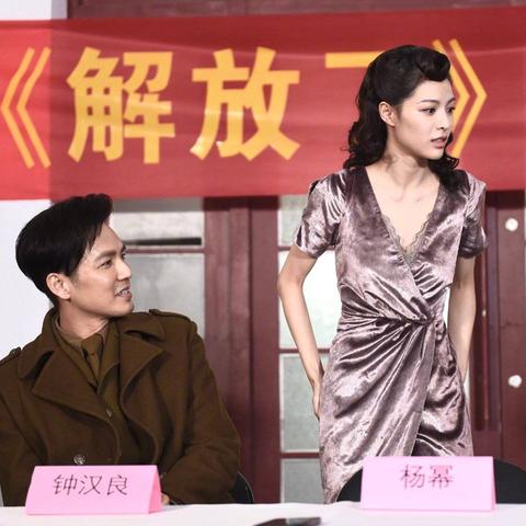 长发丝带旗袍，尽显东方韵味—推荐几款品牌女款旗袍