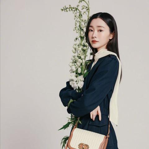 长发丝带旗袍，尽显东方韵味—推荐几款品牌女款旗袍