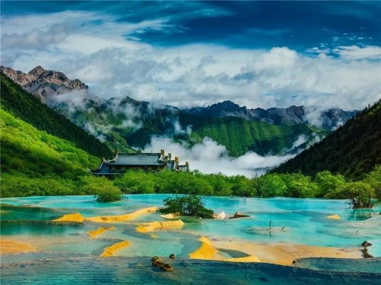 探秘黄龙，盘点十大必游旅游景点，让你的旅行不留遗憾！