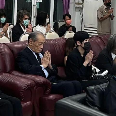 胡歌魅力沙发代言，带你领略舒适生活新境界