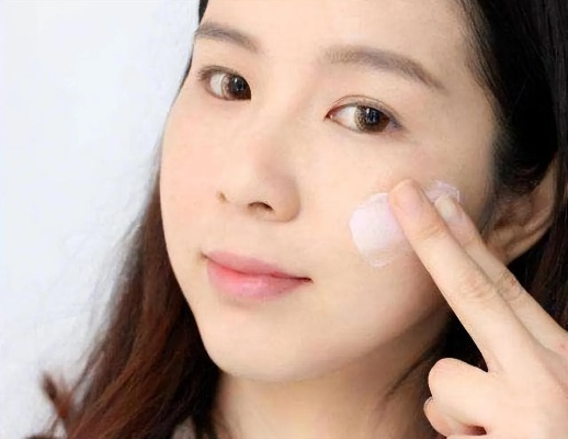 六十岁护肤攻略，揭秘适合六十岁女性的面膜品牌