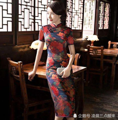 男士淡黄色旗袍推荐品牌，穿出东方韵味，尽显儒雅风采