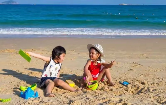 海南户外摇摇乐—沙滩上的欢乐时光
