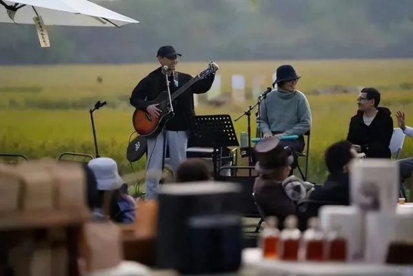 乡村演唱会，田间地头的音乐盛宴