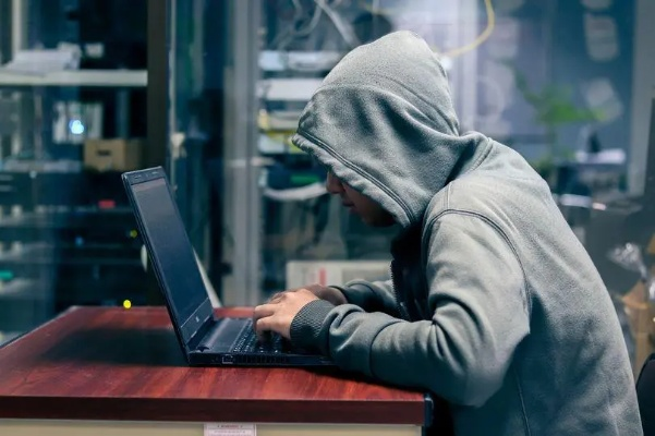 揭秘顶级黑客的全天候接单生活，揭秘他们的神秘世界