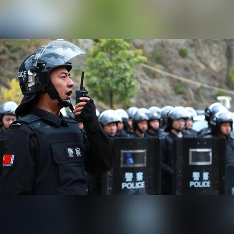 锻造新时代乡村干部队伍形象，打造一支为民服务的先锋队