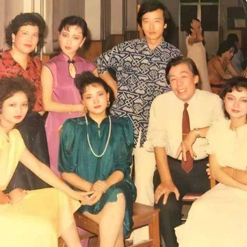 港工旗袍品牌，传承与创新，演绎东方韵味