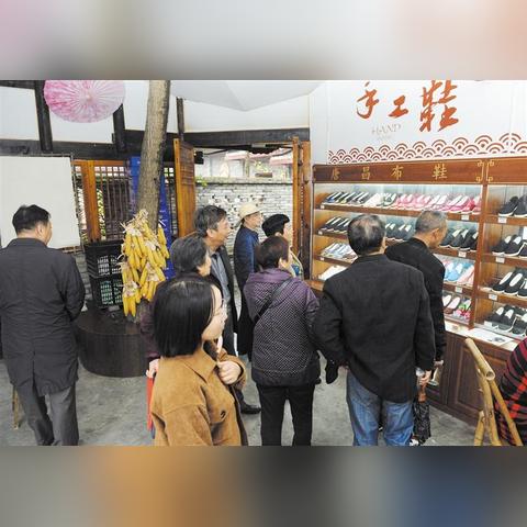 四年级学生如何轻松绘制乡村名片—简单步骤与创意案例分享