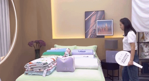 鸭绒被四件套旗舰店直播大揭秘，温暖一冬，尽在直播间！