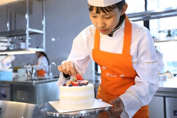 初中女生学西点，开启甜蜜烘焙之旅