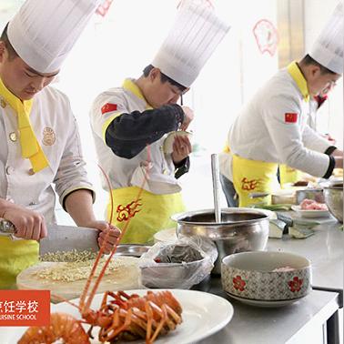 郑州学西点短期班攻略，快速掌握烘焙技艺，开启甜蜜事业！