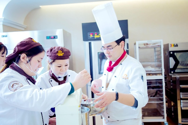 西点烹饪技术哪家强？带你探索最佳学习之地