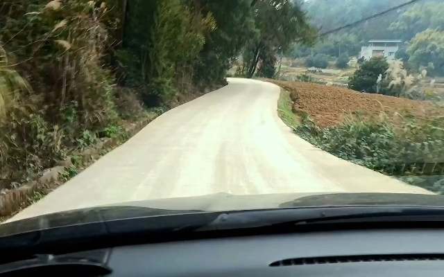 乡村弯道驾驶攻略，安全过弯，轻松驾驭