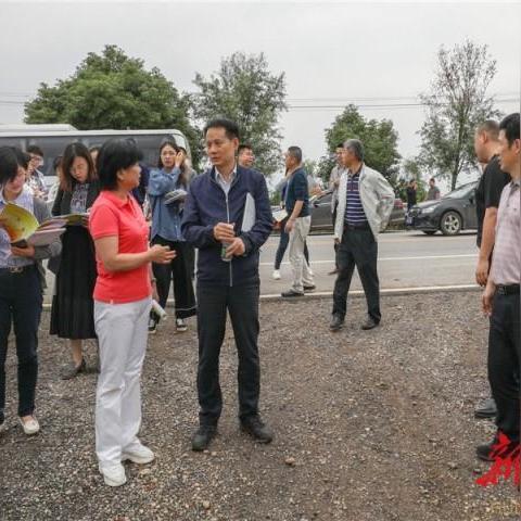 四月的乡村，白满川的美丽画卷