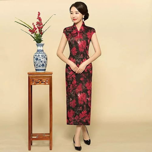 意大利品牌女装融合中国风旗袍，时尚跨界新篇章