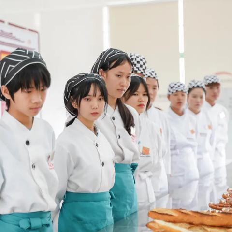 南宁学蛋糕西点烘培，哪家机构最靠谱？全方位评测推荐！