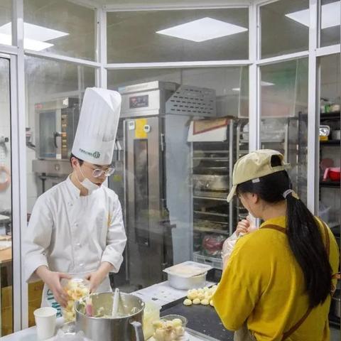 南宁学蛋糕西点烘培，哪家机构最靠谱？全方位评测推荐！