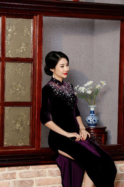 高端金丝绒旗袍妈妈，优雅与品位的完美诠释