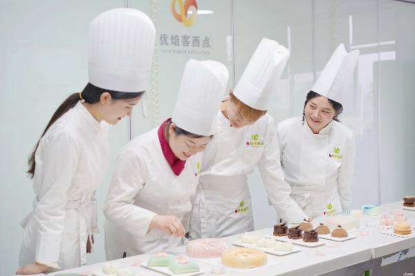 西点梦想启航，开面包店前的学习之路