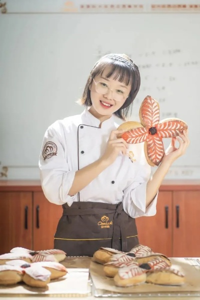 西点梦想启航，开面包店前的学习之路