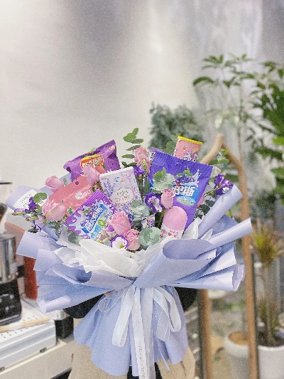 紫色花束，零食界的浪漫风情—揭秘那家以花束为主题的零食品牌