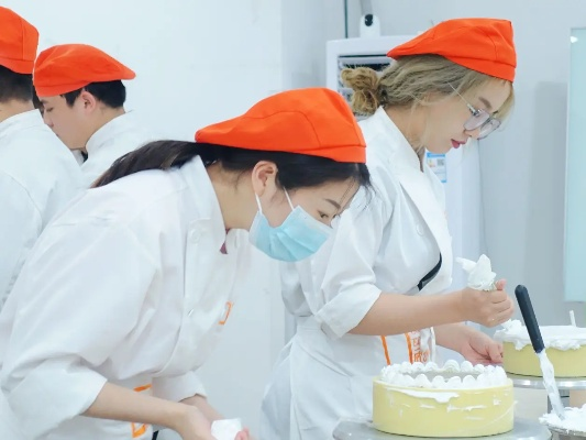 重庆学西点哪家强？揭秘本地热门西点培训机构及成功案例