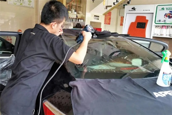 车膜品牌车贴大揭秘，如何为爱车添彩又防晒？