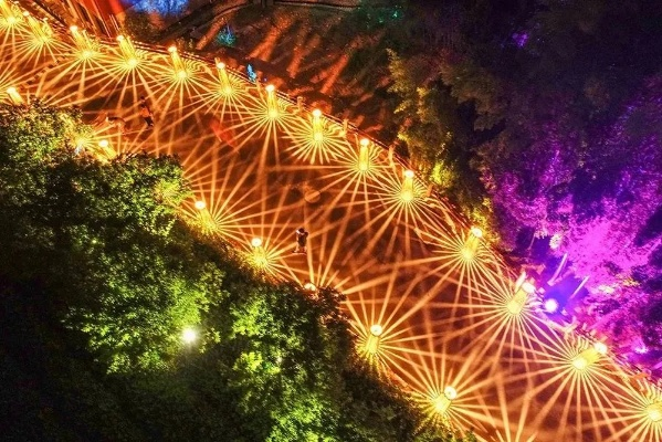 照亮夜行旅人—栈道户外灯具品牌的故事