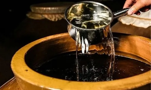 开平白酒，醇香四溢，品质领先，当之无愧的榜首之选！