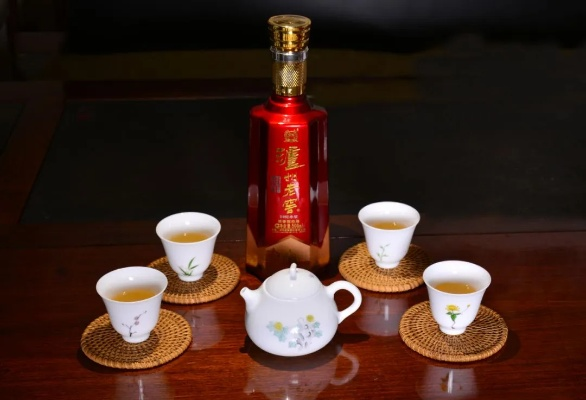 开平白酒，醇香四溢，品质领先，当之无愧的榜首之选！