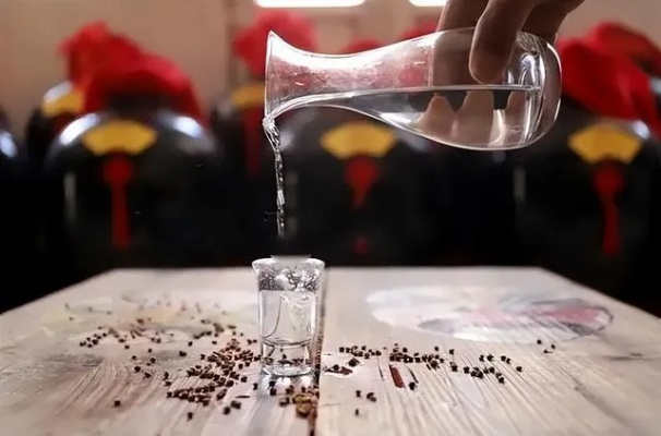喝白酒不伤胃的终极指南，这些品牌胃友好度实测