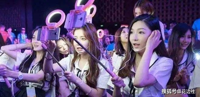 陌陌多人视频直播，为何成为社交新宠？揭秘玩法与案例