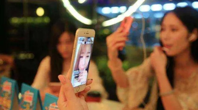陌陌多人视频直播，为何成为社交新宠？揭秘玩法与案例