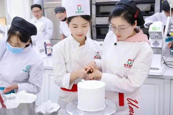 学西点去保定？手把手教你选对学校，附真实案例和避坑指南