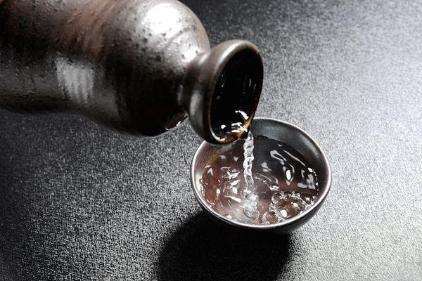 扁瓶白酒全攻略，手把手教你选到高性价比好酒