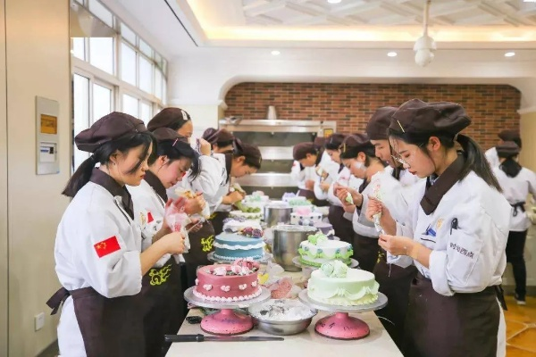 初中女生学西点去哪儿？这份避坑指南+资源库帮你选对方向