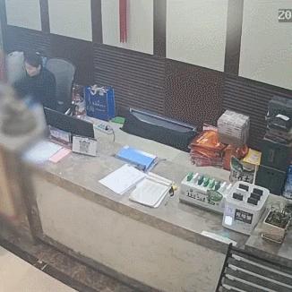 如何监控微信聊天记录和查看软件下载？