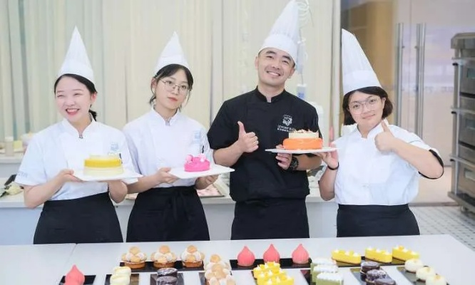 合肥学西点学校哪家强？这份避坑指南帮你选对蛋糕人生