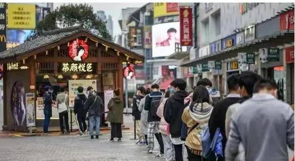 正经蜜茶，从街边小摊到网红品牌的逆袭之路