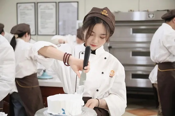 学西点师技术全攻略，从零基础到开店实战的路径指南