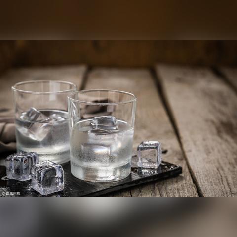 揭秘白酒包装江湖，从茅台礼盒到江小白瓶，谁才是真正的包装王者？