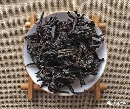 选大红袍别交智商税！手把手教你避坑选对岩茶