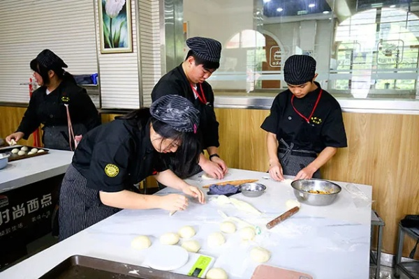 江苏西点培训全攻略，从零基础到开店，这些学校值得你关注！