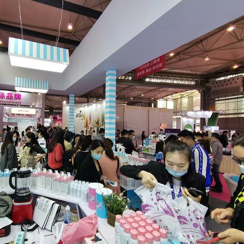 哪些国际化妆品牌值得加盟？案例分析与加盟指南