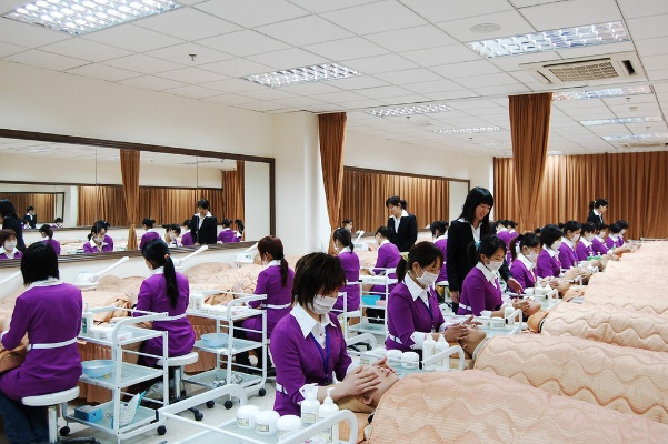美容师培训加盟品牌推荐及案例分析