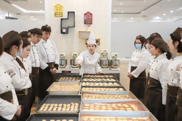 郑州西点培训哪里学最好？这份避坑指南帮你选对学校