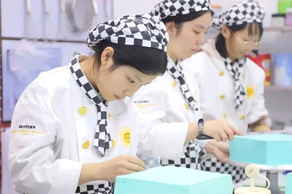 慈溪西点烘焙培训全攻略，从零基础到开店指南