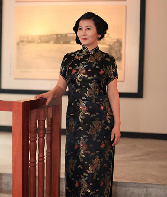 国潮复兴下的胖脚旗袍鞋，如何选对鞋履点亮东方美？